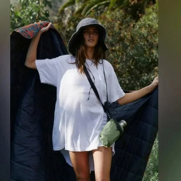 Free People FP Movement Leg Day Tee In White, Oversized XS - Picture 2 of 12